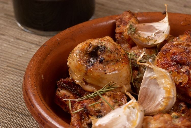 How to make slow cooker roasted garlic chicken